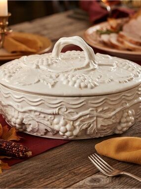 ARNELS 1970 Vintage Grape Ceramic Lidded Dish Bowl Container Grapes 3D